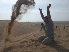 تجربه‌ای متفاوت در دل کویر؛تور دو روزه کویرنوردی ابوزیدآباد با حضور کارکنان بیمارستان ضیائیان برگزار شد